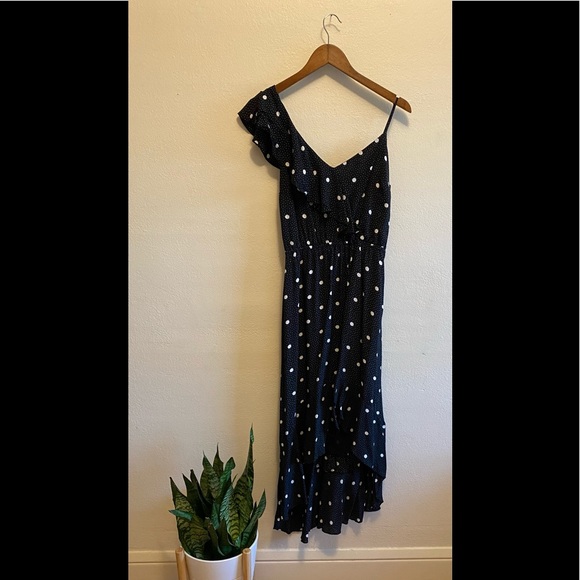 Black and white polka dot dress with ruffle front. - Picture 1 of 5